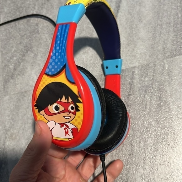 Ryan’s World blue red yellow wired youth headphones adjustable - Picture 4 of 6